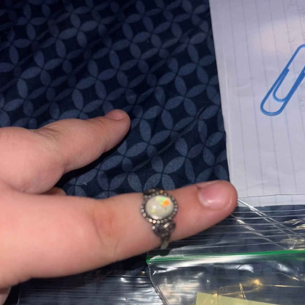 Smart Mood Ring with Color-Changing Stone